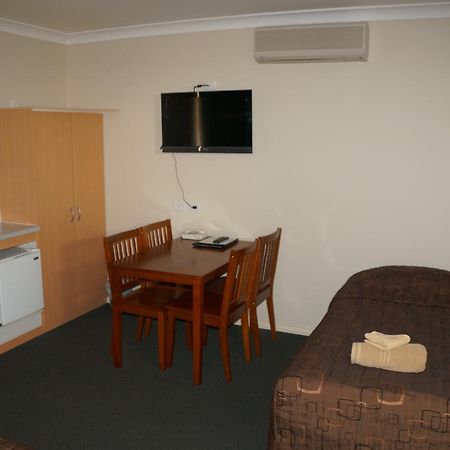 Green Gables Motel Dubbo Exterior photo