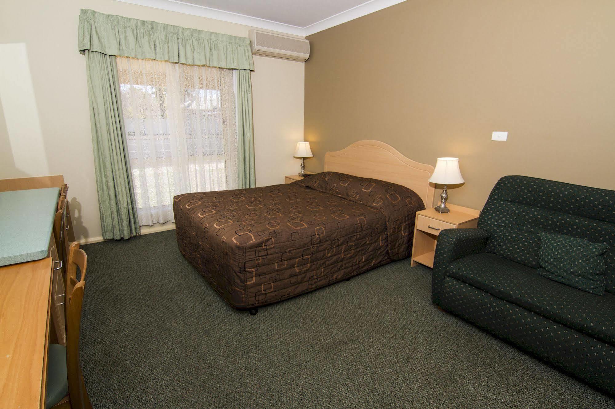 Green Gables Motel Dubbo Exterior photo
