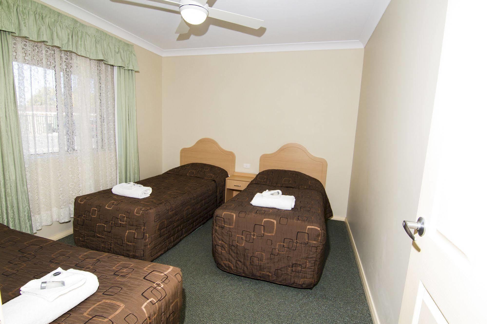 Green Gables Motel Dubbo Exterior photo