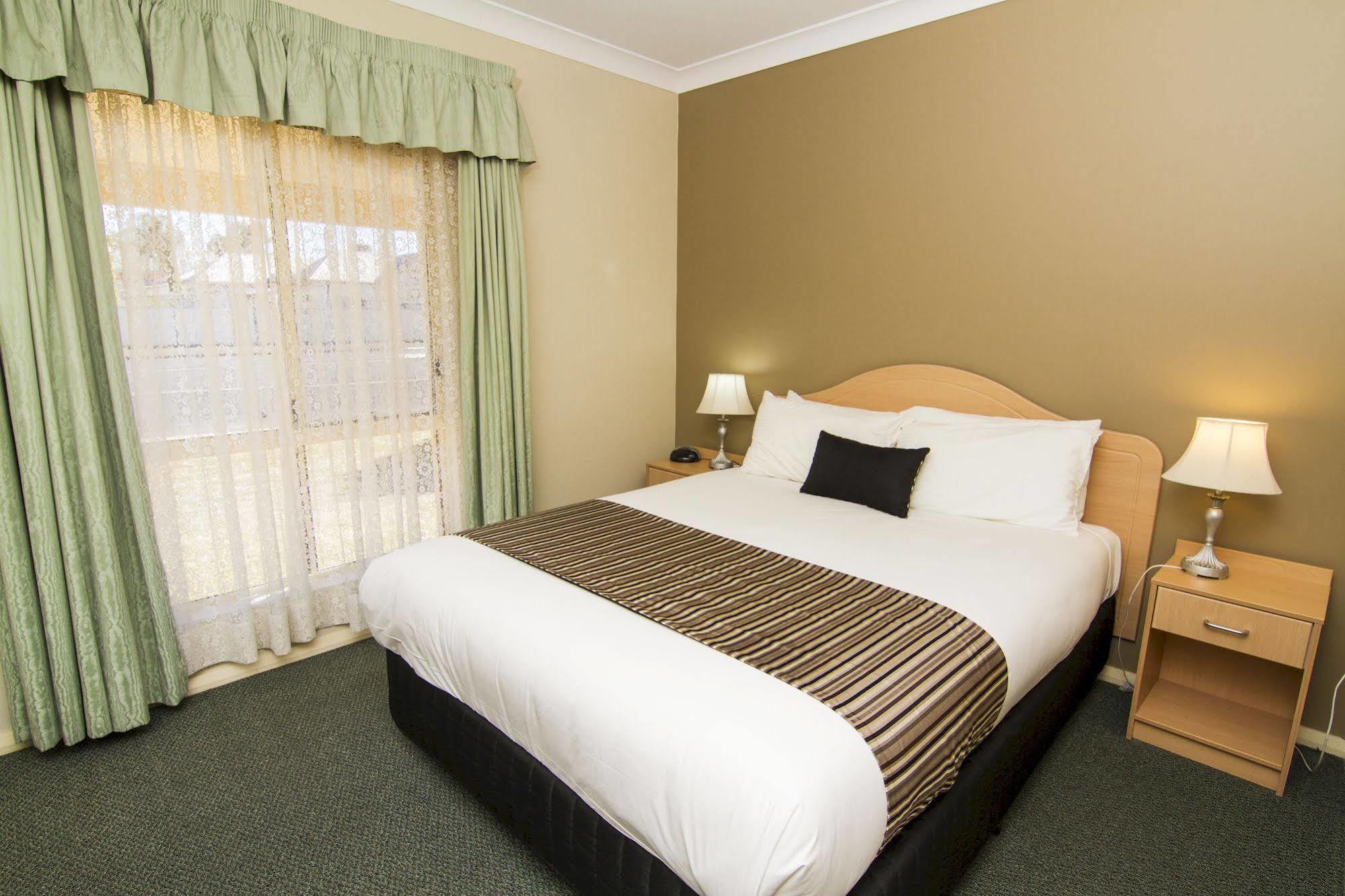 Green Gables Motel Dubbo Exterior photo