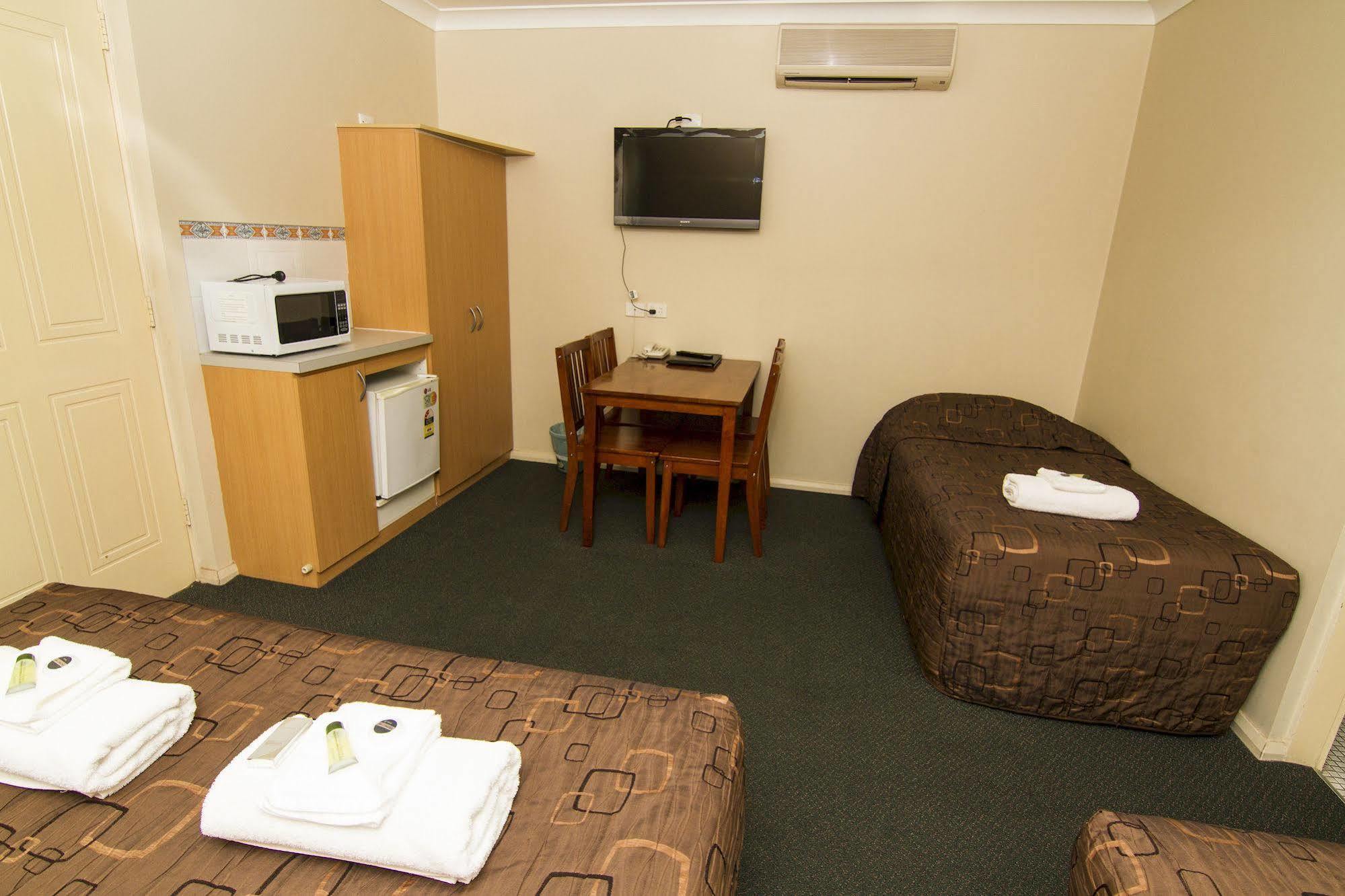 Green Gables Motel Dubbo Exterior photo
