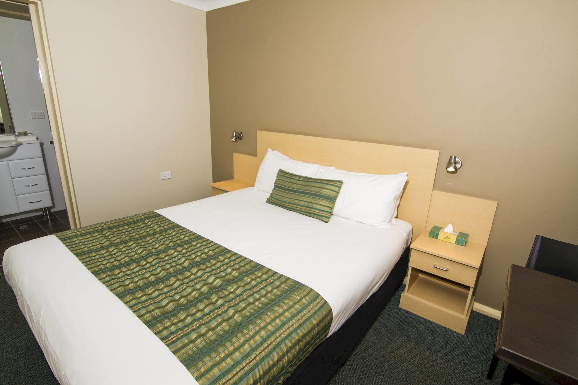 Green Gables Motel Dubbo Exterior photo